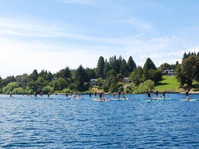 Plan de verano en la Patagonia: SUP y kayak en las aguas cristalinas del Lago Lolog
