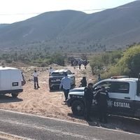 Encuentran a tres hombres y una mujer ejecutados en un auto en Puebla