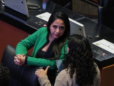 Senadora reclama falta de solidaridad de compañeras que la invitaron a salón de belleza