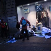 Supuestos anarquistas protagonizan hechos aislados de violencia en megamarcha por el 68