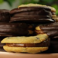 ¡Si sos goloso, prestá atención! La ANMAT prohibió dos ricos alfajores