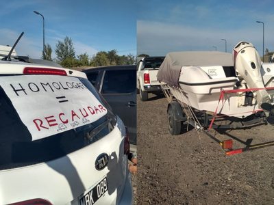 Una caravana de tráileres y casas rodantes se moviliza hacia la casa de Gobierno