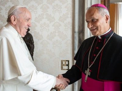 Papa León XIV: críticas a líderes de derecha y apoyo a los refugiados