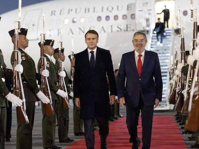 Emmanuel Macron llega a México; sostendrá una reunión con Sheinbaum en Palacio Nacional