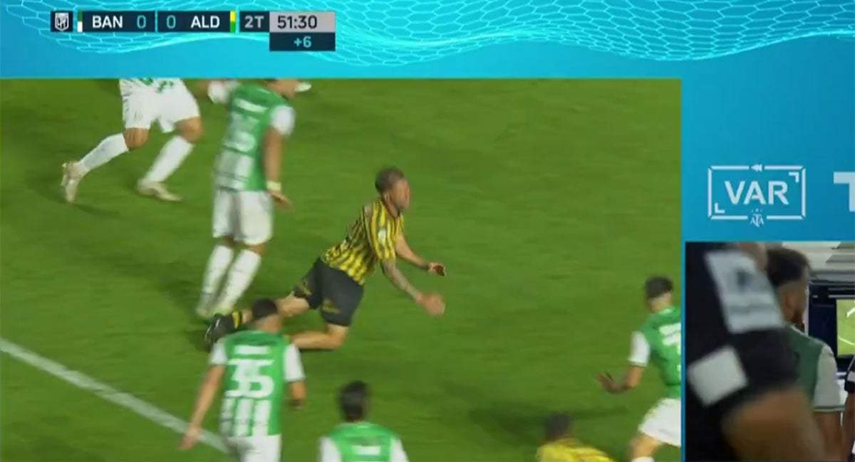 El artista exclusivo de Canal 13 se tira y el VAR cobra penal para Aldosivi.