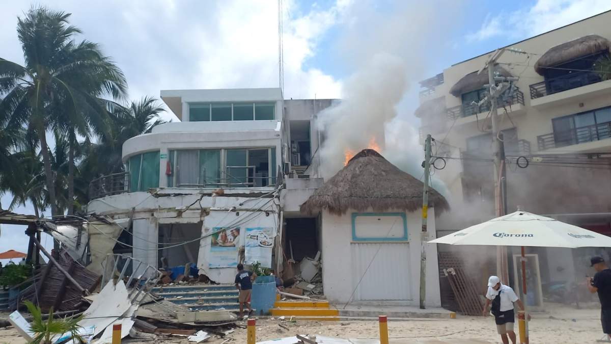 Fuego en el restaurante Kool Beach