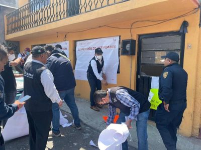 Policías salvan a una maestra de ser linchada en San Andrés Totoltepec, Tlalpan (Video)