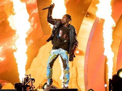 Travis Scott no enfrentará cargos penales por estampida en festival donde murieron 10 jóvenes