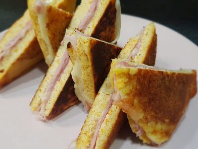 Son una bomba: probá estos tostados de jamón y queso con masa de papa mucho más ricos y sin harina