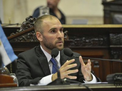 En medio de la crisis del Gabinete, Guzmán presentó el Presupuesto 2022