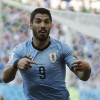 Uruguay golea a Rusia y califica primero de grupo; Arabia dice adiós con victoria