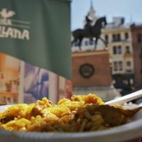 Fiesta de vendimia en España con maridaje de tapas y vinos locales