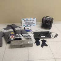 Por un robo en Plottier, la Policía allanó dos viviendas y hay tres demorados