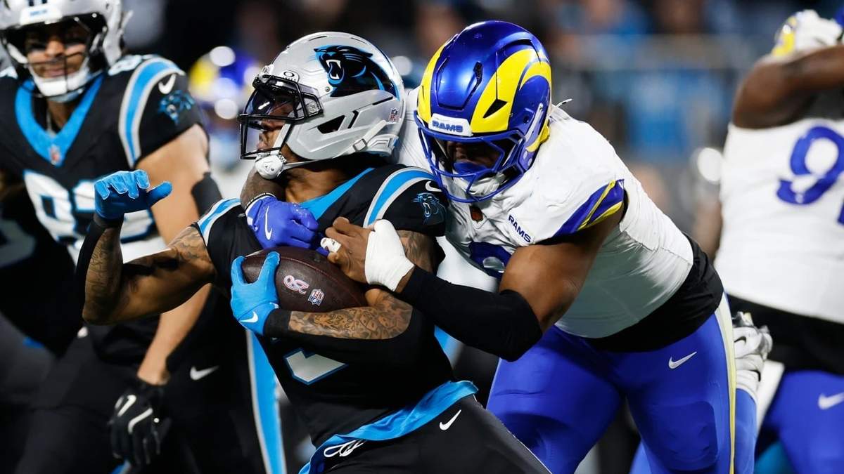 Los Rams vencen 34-31 a los Panthers en la ronda de comodines