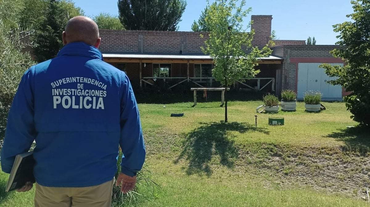 La Policía allanó la vivienda donde murió el perro de un disparo. Fuente (Policía de Neuquén)