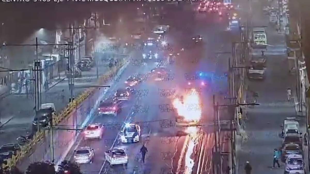 Incendio en Eje Central Lázaro Cárdenas y González Bocanegra