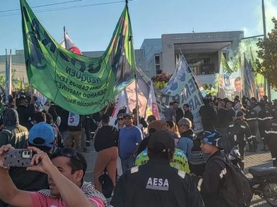 Multarán a gremios por incumplir la prohibición de pirotecnia y generar incidentes en la Legislatura