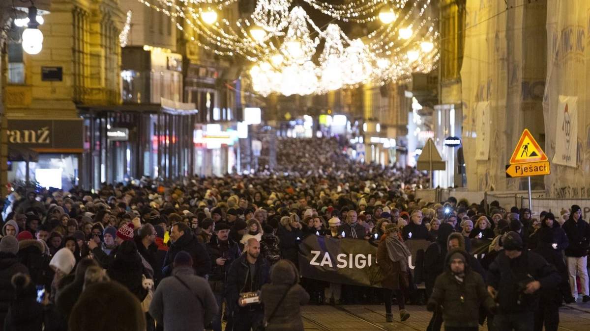 Cientos de personas marchan en Croacia para exigir escuelas más seguras tras la muerte de un estudiante en un ataque con cuchillo