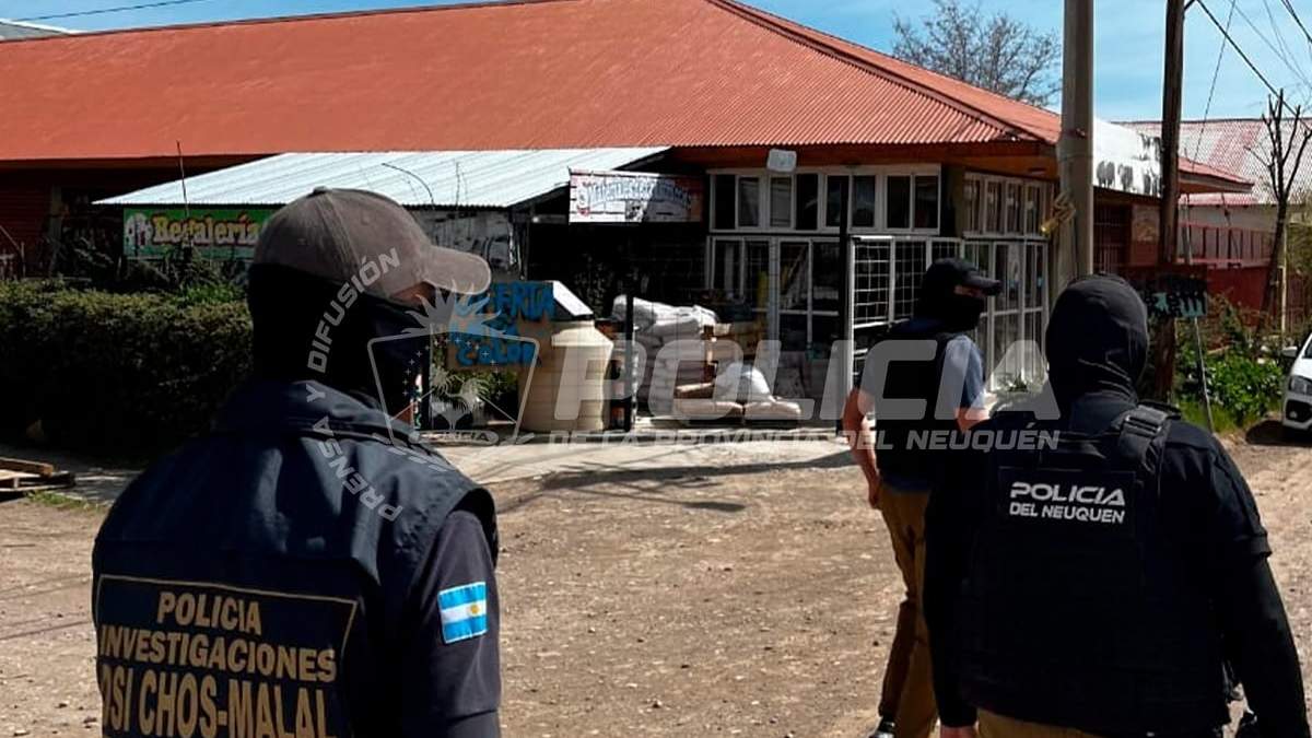 Uno de los allanamientos realizados por la Policía en la causa por presunta usura. Fuente: (Policía de Neuquén)