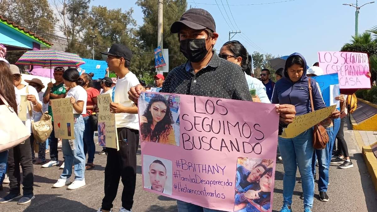 Marcha para exigir a la gobernadora de Guerrero y a AMLO acciones para localizar a familia desaparecida en Chilpancingo