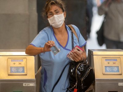En la primera línea de fuego: el 20% de los enfermos de coronavirus son trabajadores esenciales