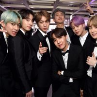 ¡Con selfie incluida! Dos miembros de BTS saludaron a las ARMYS en vivo y se hicieron tendencia