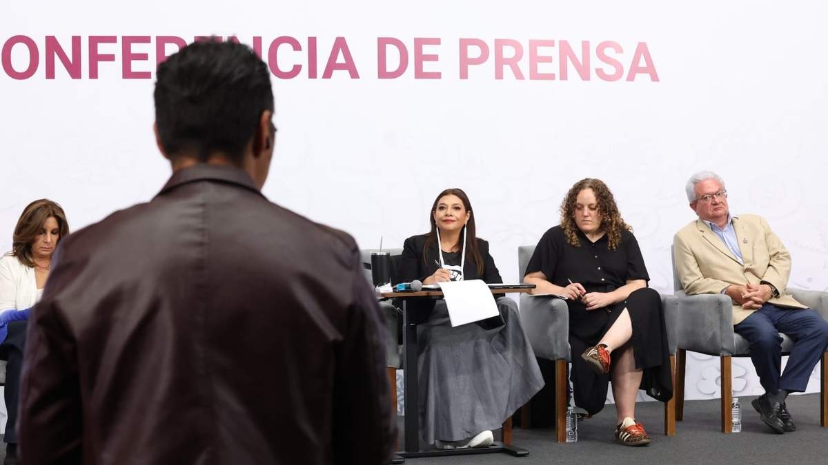 Clara Brugada en la conferencia de prensa