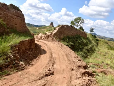 Arresta a dos por abrir un agujero para hacer un atajo en la Gran Muralla china