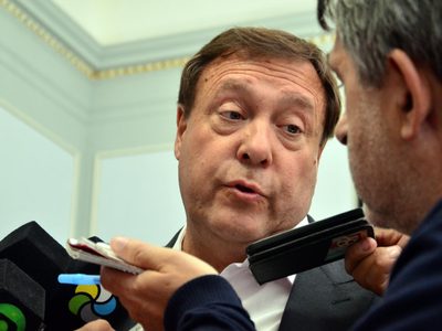 "Hubo mala praxis": Weretilneck respaldó la postura Cristina con el FMI