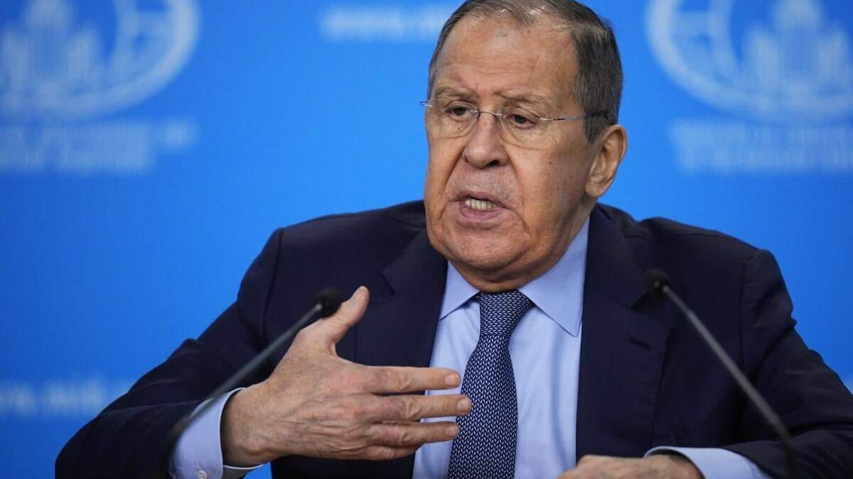 El ministro de Exteriores de Rusia, Sergey Lavrov, gesticula durante su conferencia de prensa anual en Moscú, Rusia