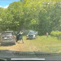 Por brutalidad policial, un hombre demanda a los oficiales que le dispararon 50 veces (video)
