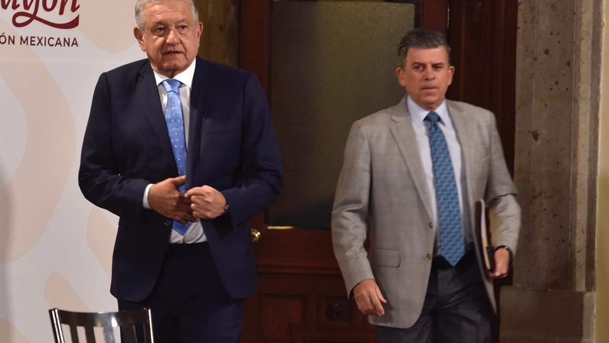 El mandatario al arribo a la conferencia matutina en Palacio Nacional