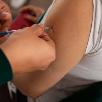 Personas con obesidad que se recuperaron del covid están mejor protegidas contra el virus: estudio