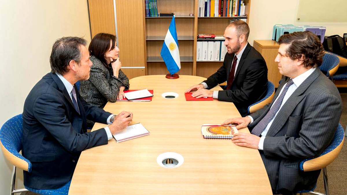 Martín Guzmán con representantes del FMI. Fuente: (Twitter)