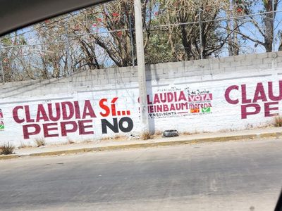Morenistas de Puebla promueven voto diferenciado: a favor de Sheinbaum y contra Chedraui