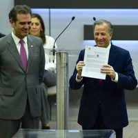 Al registrarse ante el INE, Meade ofrece eliminar el fuero a todos los niveles
