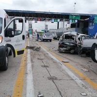 Choque múltiple en caseta de cobro deja cuatro muertos