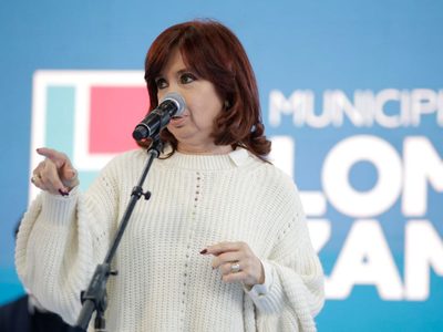Cristina Kirchner: "Vamos a hacernos cargo del muerto que nos dejaron"