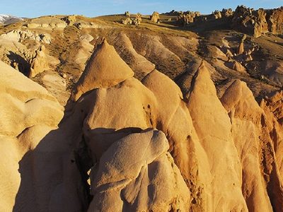 Cómo llegar a Los Bolillos, el paisaje que combina historia, naturaleza y futuro en el norte neuquino