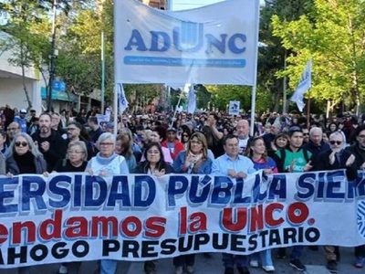 Desde la UNCo pidieron a legisladores de la región que rechacen el veto a la ley de financiamiento universitario