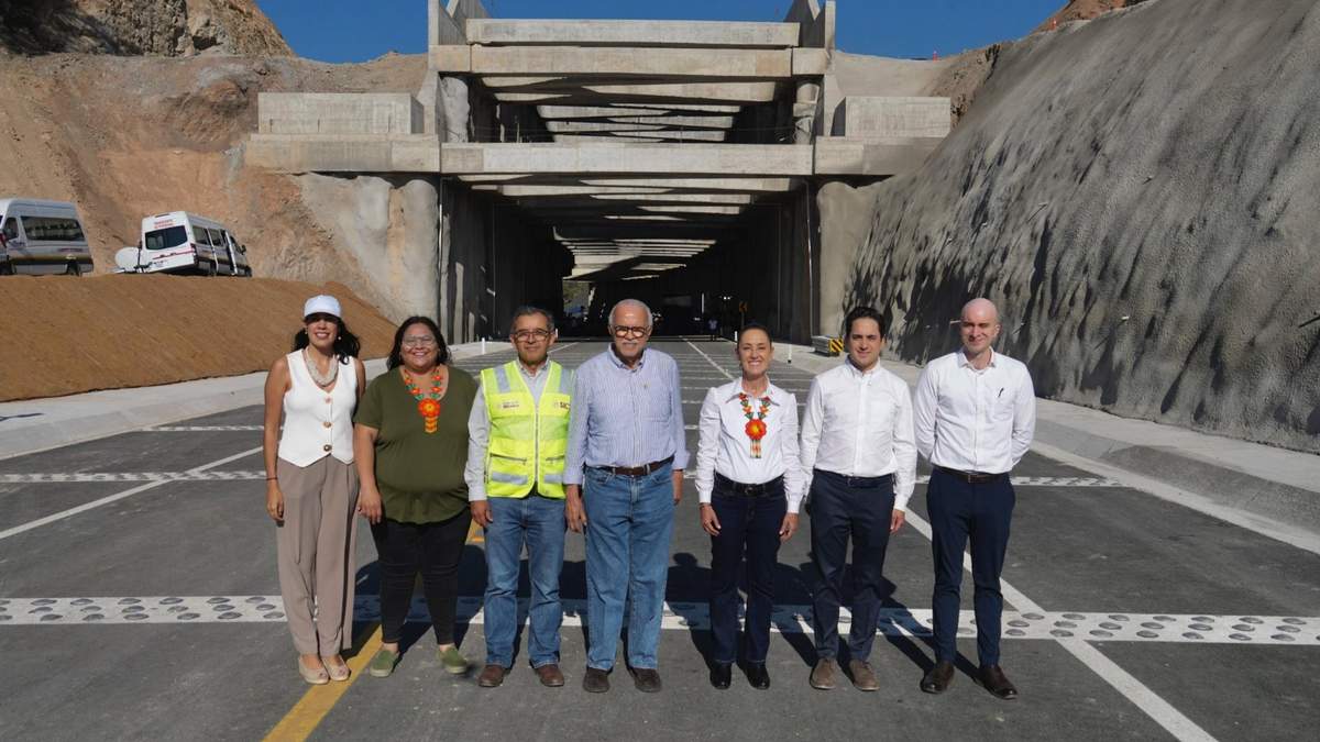 "No andamos con parafernalias": Sheinbaum asegura que solo la cuidan 10 personas de Ayudantía