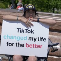 Senado de EU aprueba proyecto de ley que obliga a matriz de TikTok a vender o afrontar su veto