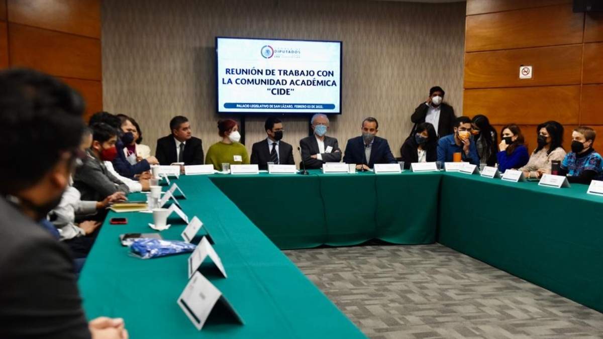 La reunión de integrantes del CIDE con diputados
