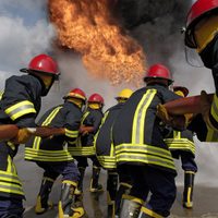 El clima extremo impide la extinción de los incendios forestales cerca del lago Steffen