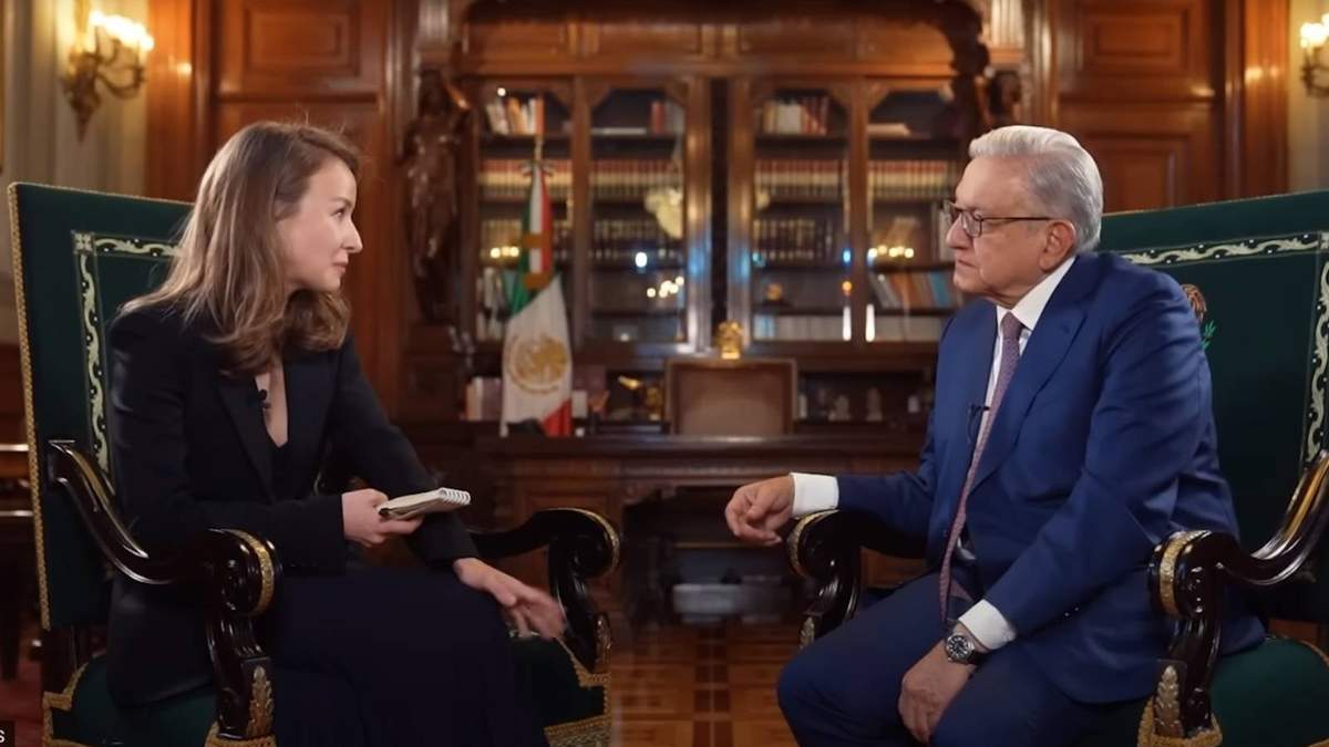 La periodista Inna Afinogenova en "la entrevsta del sexenio" con el presidente López Obrador
