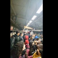 Retrasos en las líneas A, B, 4, 7 y 12 del Metro causan caos en los andenes