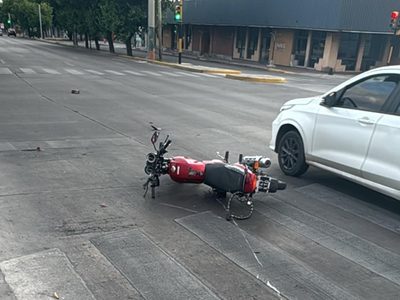 Un policía resultó herido tras un accidente en moto