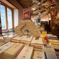 Inicia el remate de libros en honor a Pacheco en El Colegio Nacional