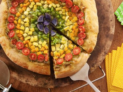 Un fenómeno gastronómico: aprendé cómo preparar una pizza arcoíris