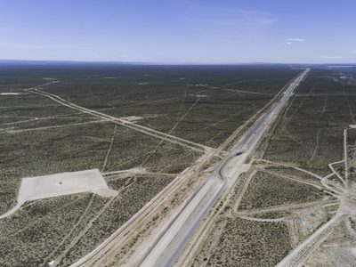 Libertarios presentaron el plan "1000 kilómetros de asfalto, 1000 millones de dólares"